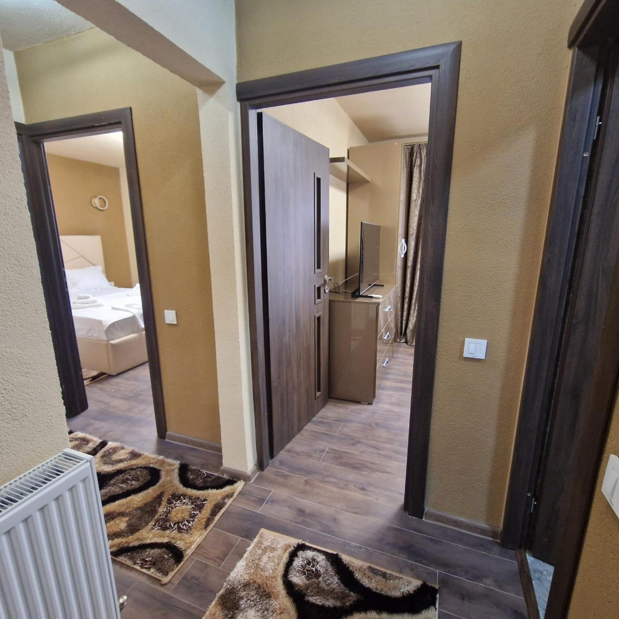 Apartament Iulius 3 Manastire คูร์ตา เด อาร์เจช ภายนอก รูปภาพ
