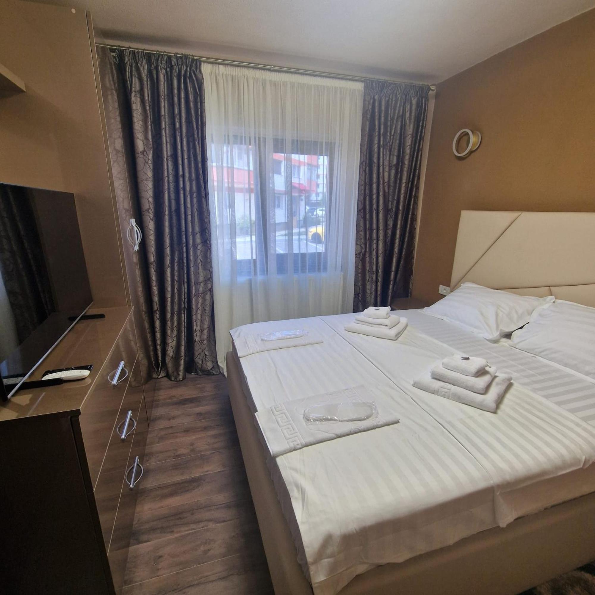 Apartament Iulius 3 Manastire คูร์ตา เด อาร์เจช ภายนอก รูปภาพ