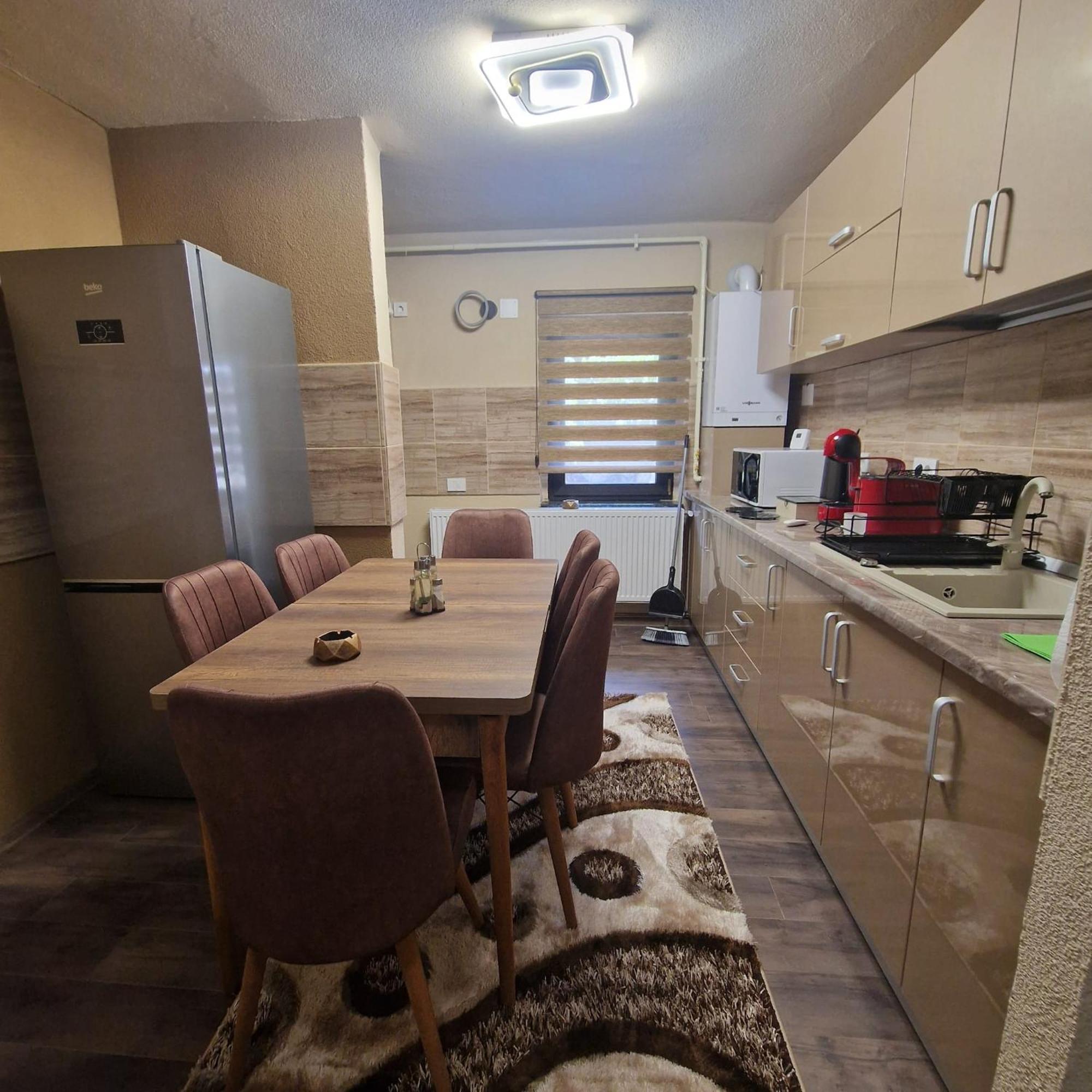 Apartament Iulius 3 Manastire คูร์ตา เด อาร์เจช ภายนอก รูปภาพ