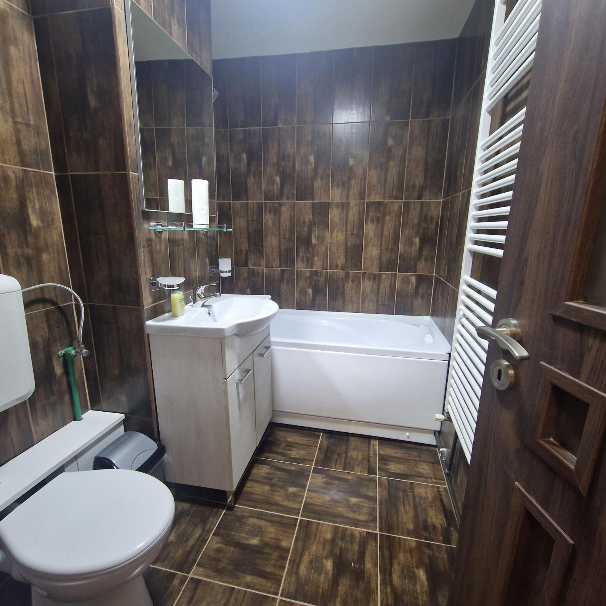 Apartament Iulius 3 Manastire คูร์ตา เด อาร์เจช ภายนอก รูปภาพ