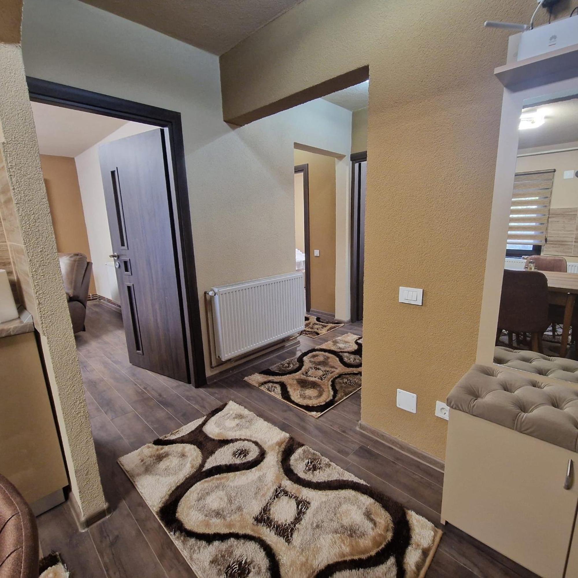 Apartament Iulius 3 Manastire คูร์ตา เด อาร์เจช ภายนอก รูปภาพ