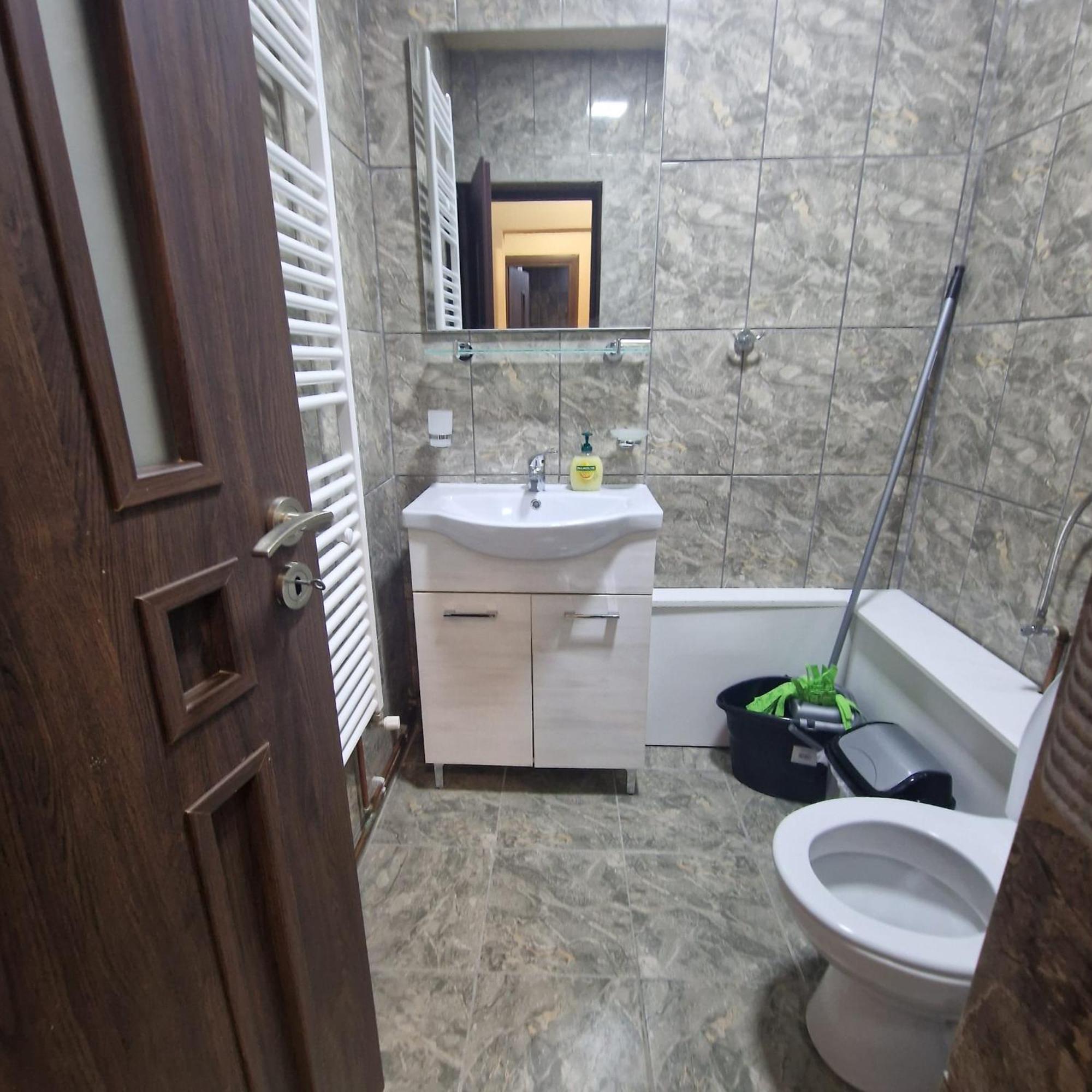 Apartament Iulius 3 Manastire คูร์ตา เด อาร์เจช ภายนอก รูปภาพ